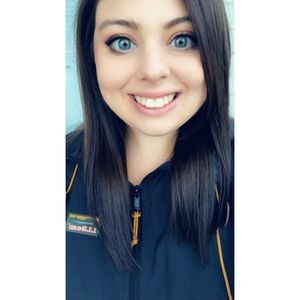 Meet your Posher, Adrianna